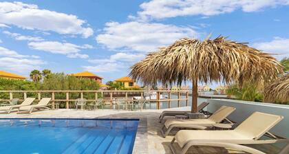Casa Enjoy on the water of the Laguna Marina