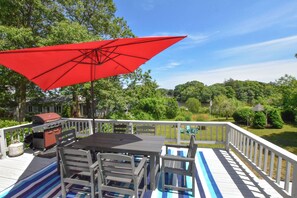 Outdoor dining - Incredible Family Escape, Game Room, Waterfront! (Barnstable)