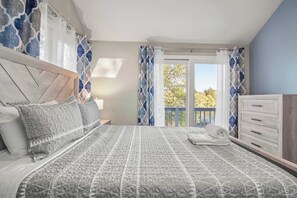 4 bedrooms, iron/ironing board, WiFi, bed sheets - Incredible Family Escape, Game Room, Waterfront! (Barnstable)