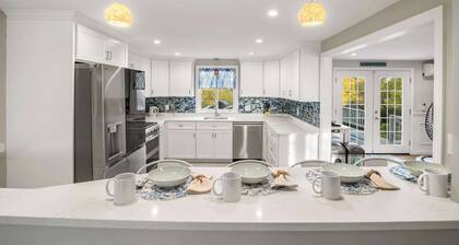 Incredible Family Escape, Game Room, Waterfront!