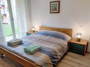3 quartos, berço de viagem, Wi-Fi de cortesia, roupa de cama