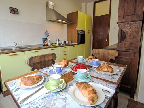 Lovely apartment for 5 guests with WIFI, TV and balcony