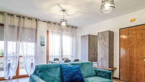 TV - Lovely apartment for 4 people with WIFI, A/C, TV, balcony and pets allowed (Giulianova)
