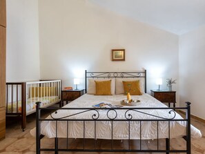 3 Schlafzimmer, Bügeleisen/Bügelbrett, Reisekinderbett