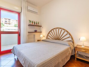 1 bedroom, travel cot - Nice apartment for 4 people with A/C, TV and balcony (Villasimius)