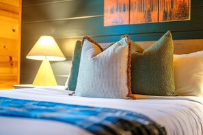 5 bedrooms, desk, iron/ironing board, travel crib