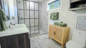 Shower, hair dryer, towels