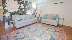 Televisión y oficina 