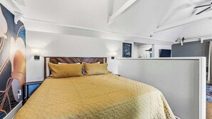 2 bedrooms, desk, iron/ironing board, WiFi - Traveling together but want space and privacy? (Eureka Springs)