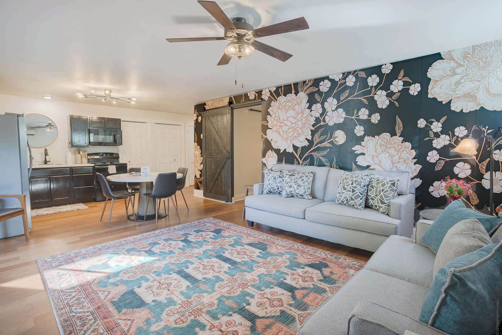 TV, lareira, escritórios