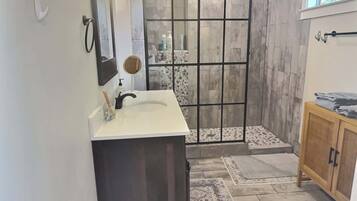 Shower, hair dryer, towels, shampoo