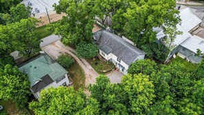 Exterior - Traveling together but want space and privacy? (Eureka Springs)