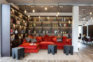 Lobby sitting area - Student Only The Shield (Newcastle-upon-Tyne)