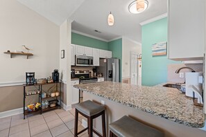 Fridge, microwave, oven, stovetop - 1 BR Condo with Water and golf Views! (Myrtle Beach)