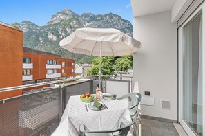 Outdoor dining - Casa Clara (Riva del Garda)