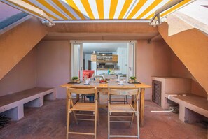 Tempat makan outdoor