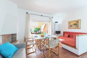 21-inch Smart TV with cable channels - Casa Corsara (Santa Teresa di Gallura)