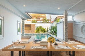 Dining - City Center Pool Villa 6BR/Sauna/Karaoke/Pool Table/BBQ (Muang Pattaya)