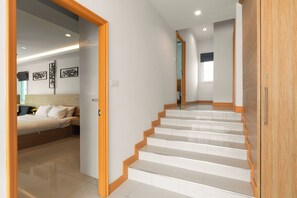 6 bedrooms, iron/ironing board, free WiFi, bed sheets