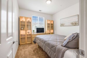 3 chambres, fer et planche à repasser, Wi-Fi, draps fournis