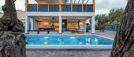 Outdoor pool, a heated pool