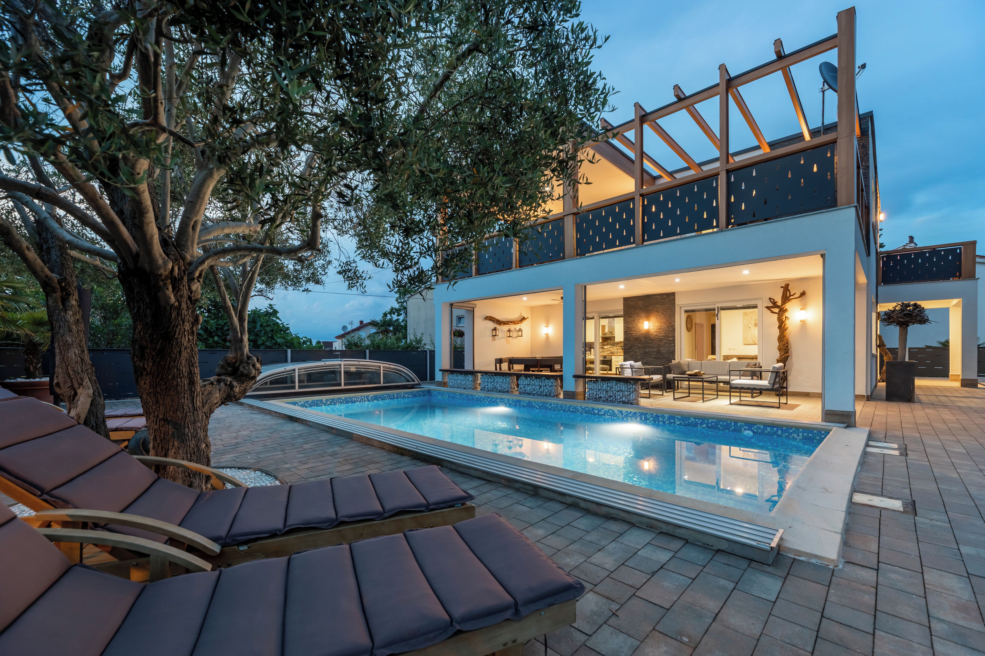 Outdoor pool, a heated pool