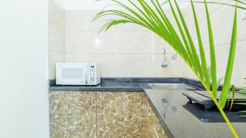 Studio, City View | Private kitchenette | Fridge, microwave, oven, dishwasher