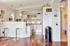 Apartment | Private kitchen | Fridge, microwave, oven, stovetop - Charming Town Apartment in Gram (Gram)