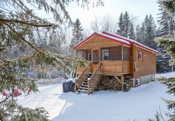 Exterior - Le Calumet - Lakefront (Saint-Michel-des-Saints)