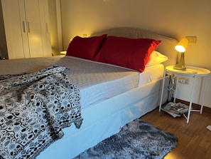 2 chambres, fer et planche à repasser, lit parapluie, Wi-Fi gratuit