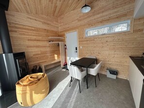 Dining - Micro-Cabin in the Mountains | Solstice 2 (Saint-Philémon)