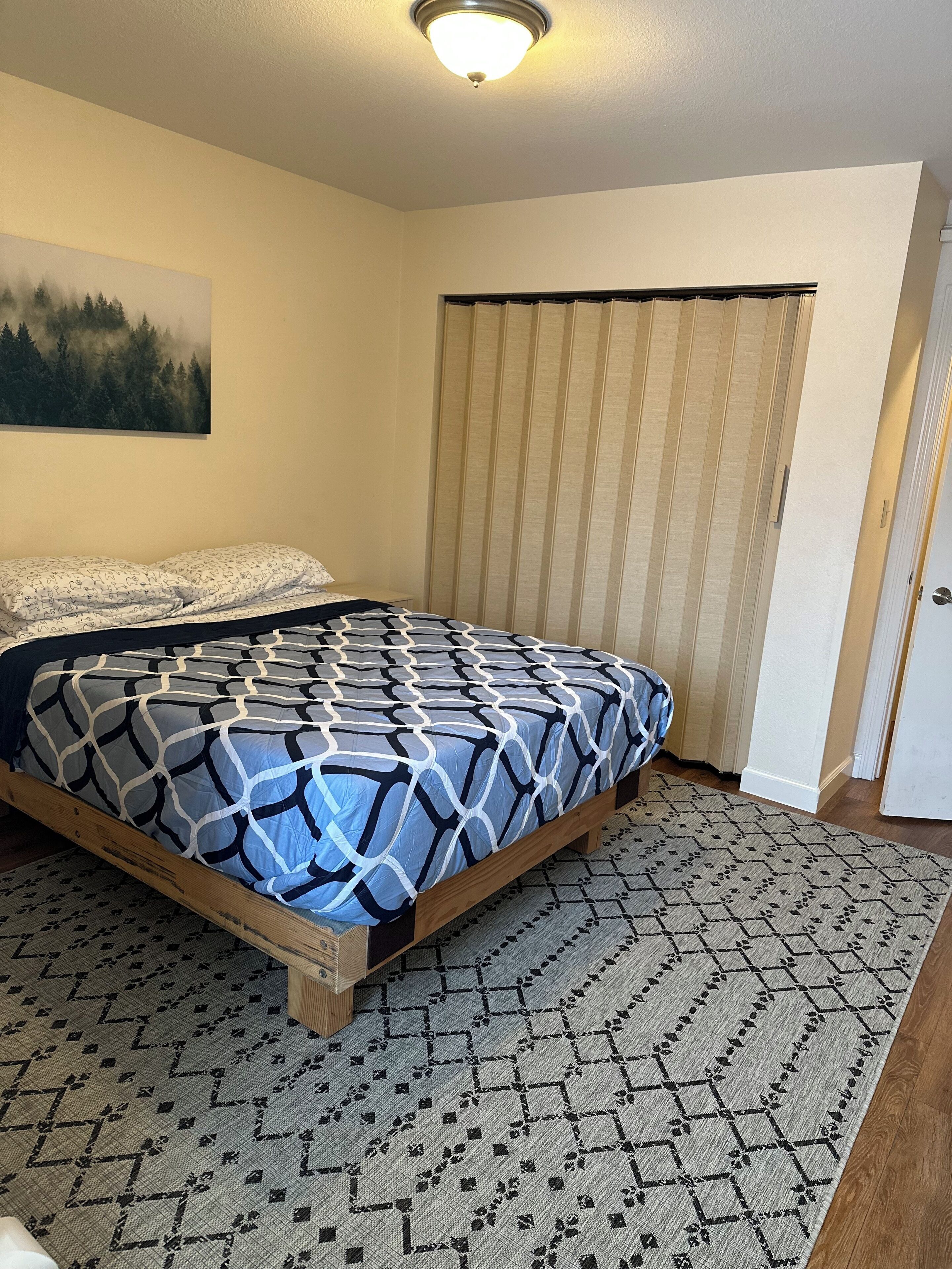 2 habitaciones, tabla de planchar con plancha, wifi y ropa de cama 