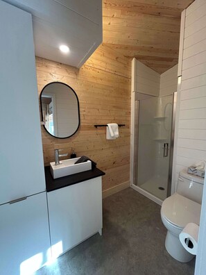 Douche, serviettes fournies