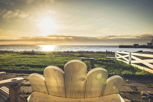 Coastal Charm with River View | La Capitainerie