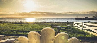 Coastal Charm with River View | La Capitainerie