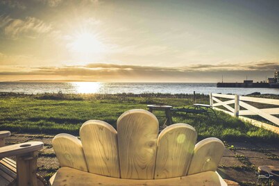 Coastal Charm with River View | La Capitainerie