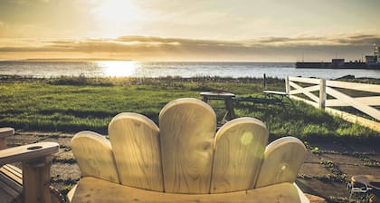 La Capitainerie | Coastal Charm with River View