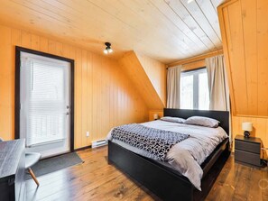 6 bedrooms, WiFi, bed sheets