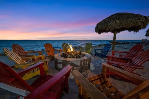 Waterfront Resort Condo | Heated Pool, Bar & Grill