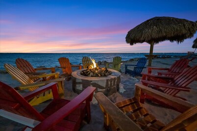 Waterfront Resort Condo | Heated Pool, Bar & Grill