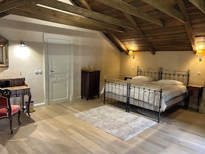 4 chambres, fer et planche Ă repasser, Wi-Fi, draps fournis