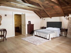4 Schlafzimmer, Bügeleisen/Bügelbrett, WLAN, Bettwäsche