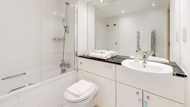 Bathroom - Two Bed Apartment London Docklands (London)