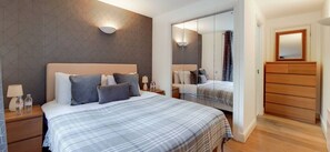 2 bedrooms, desk, iron/ironing board, travel crib