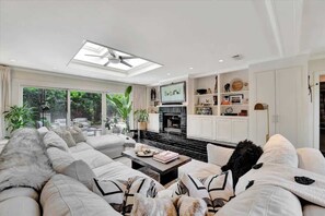 TV, fireplace, offices