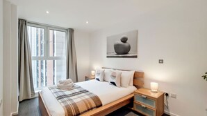 1 bedroom, desk, soundproofing, iron/ironing board - Fully Serviced Two Bed Apartment by ExCeL & O2 (London)