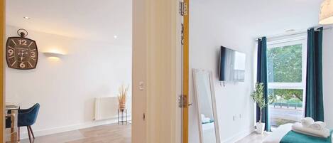 3 camere, una scrivania, ferro/asse da stiro, culla da viaggio