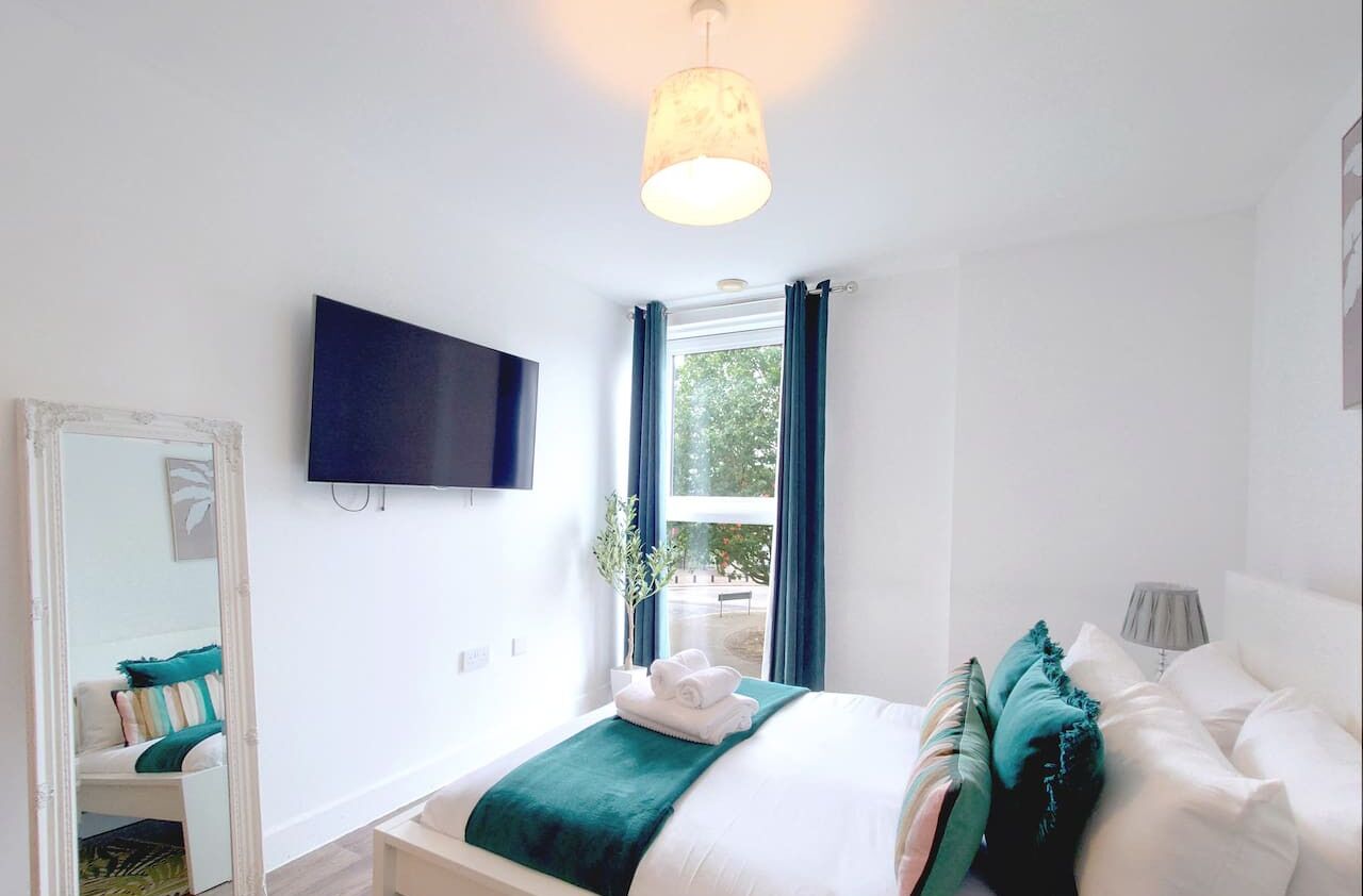 2 bedrooms, desk, soundproofing, iron/ironing board