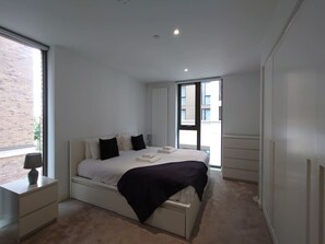 2 bedrooms, desk, iron/ironing board, travel cot