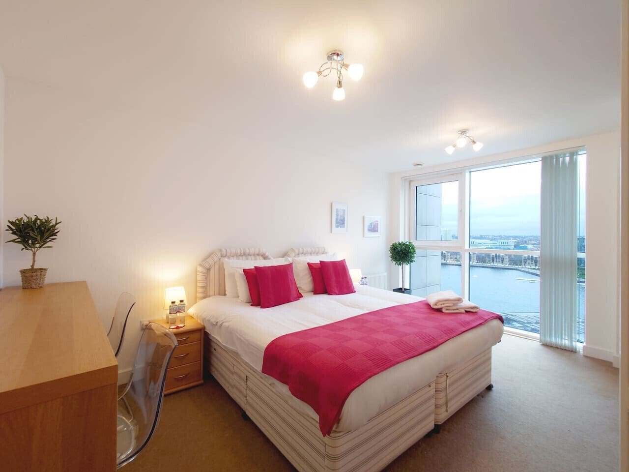 1 Schlafzimmer, Schreibtisch, Bügeleisen/Bügelbrett, Reisekinderbett